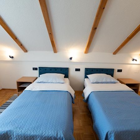 Apartman Miramare Оточац Екстер'єр фото