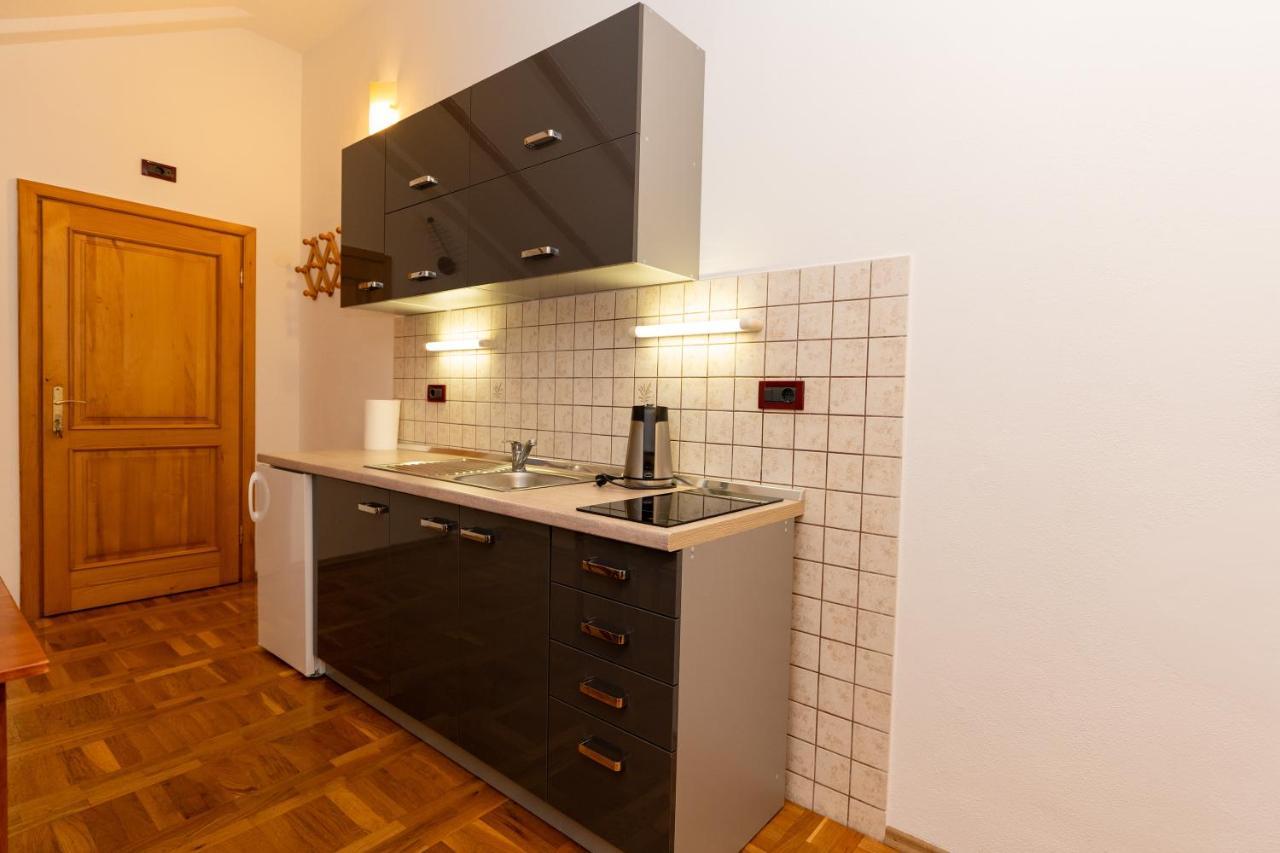 Apartman Miramare Оточац Екстер'єр фото