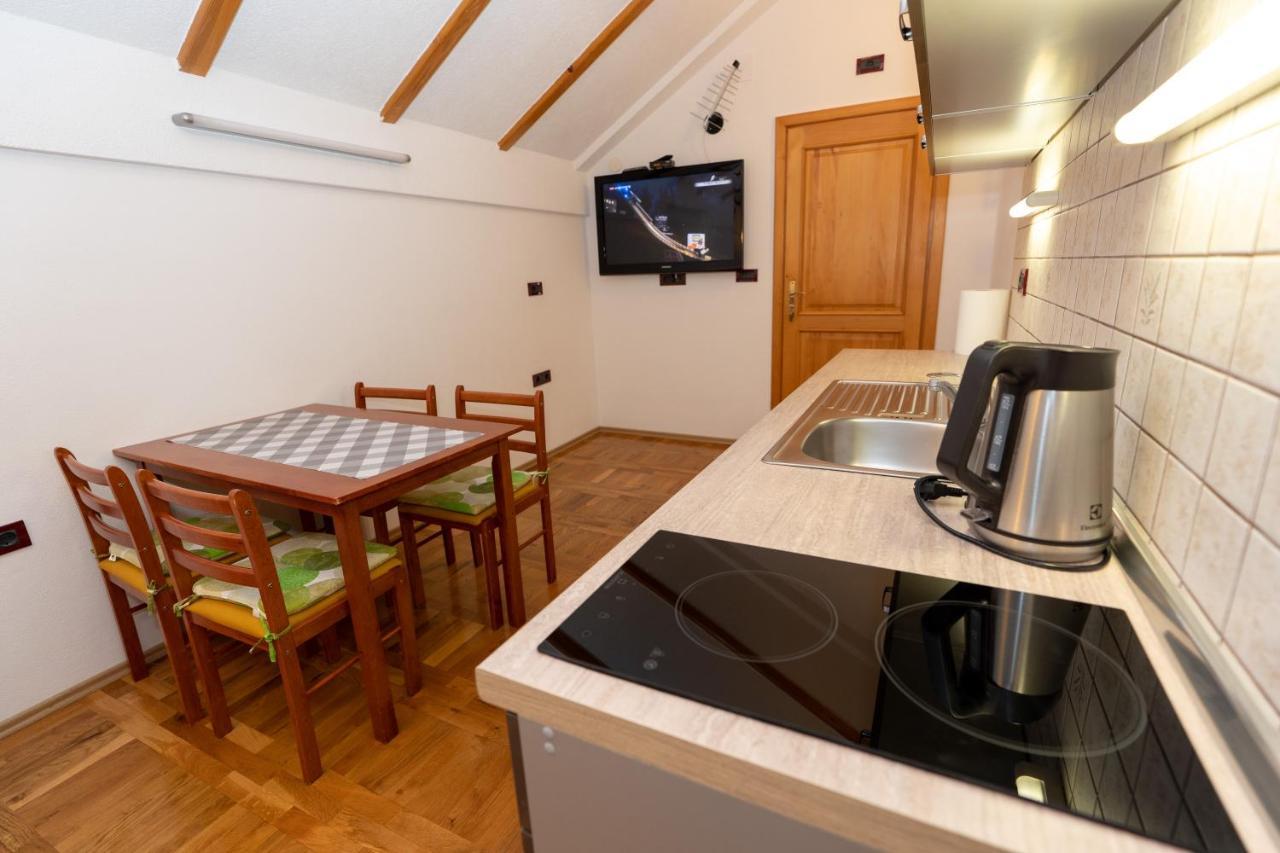 Apartman Miramare Оточац Екстер'єр фото