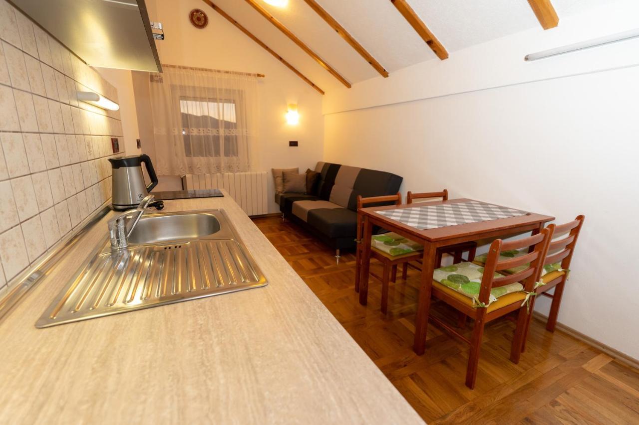 Apartman Miramare Оточац Екстер'єр фото