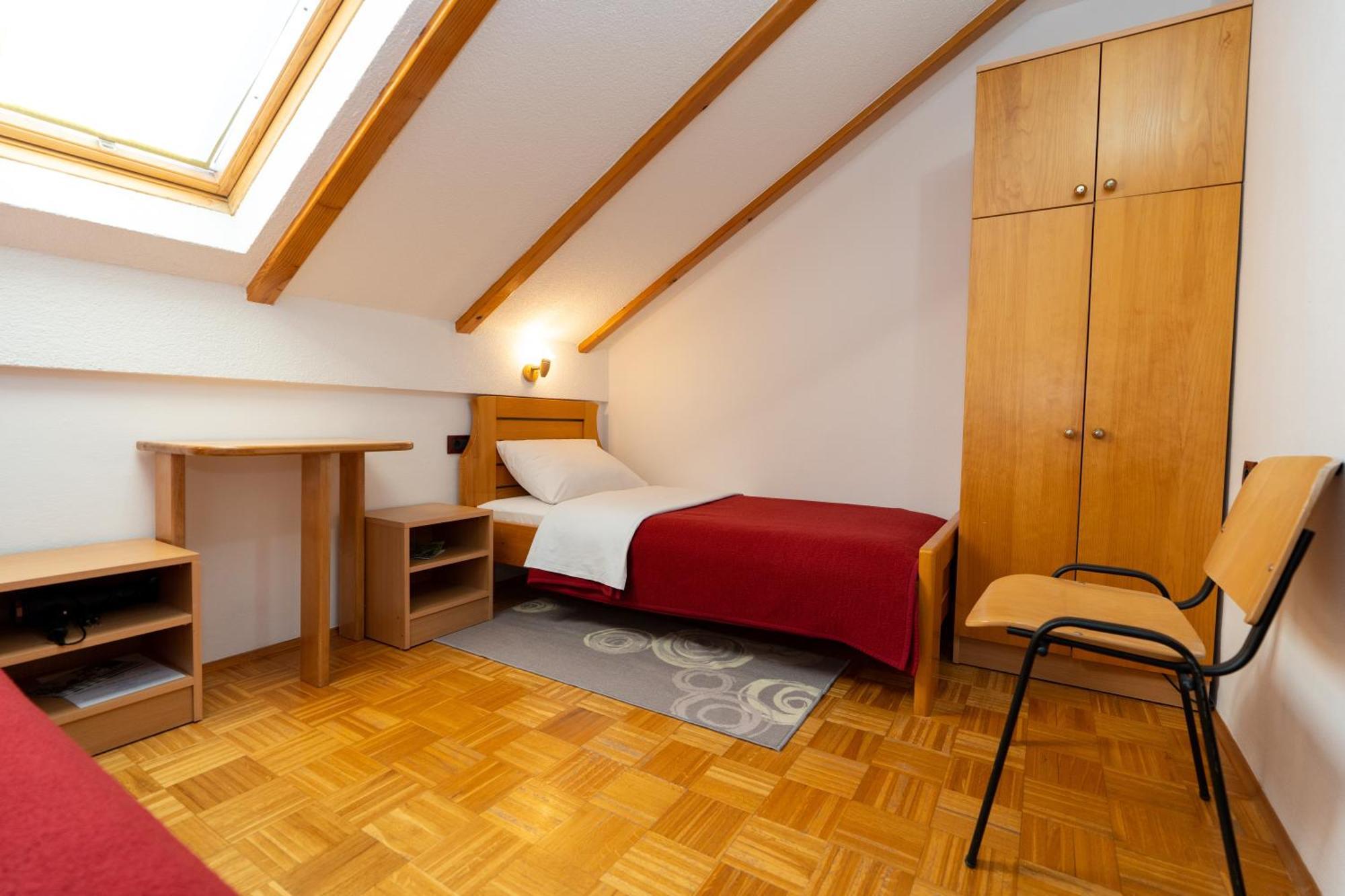 Apartman Miramare Оточац Екстер'єр фото