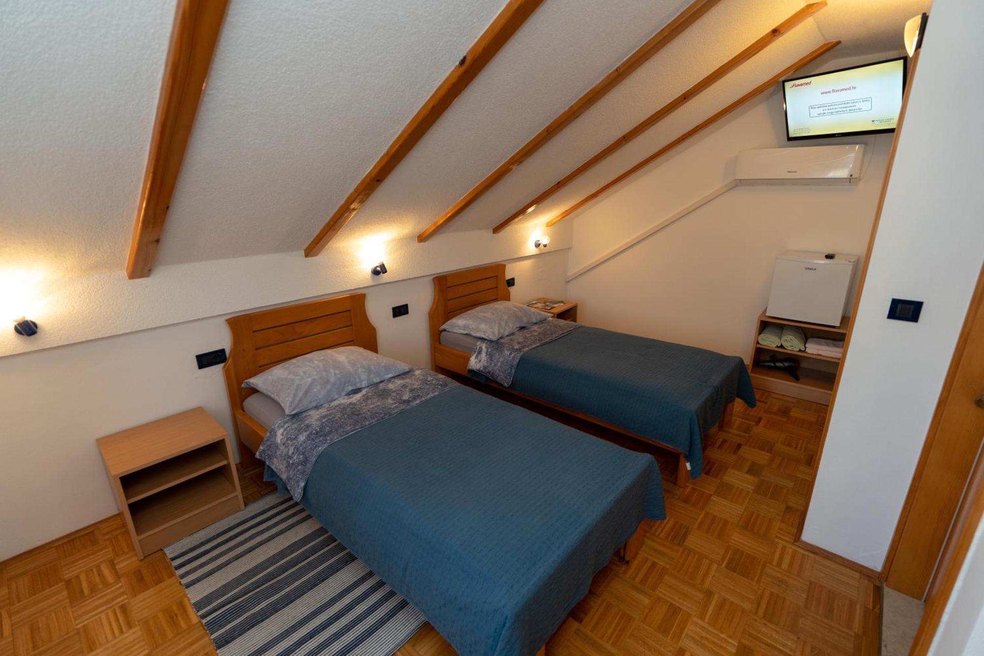 Apartman Miramare Оточац Екстер'єр фото