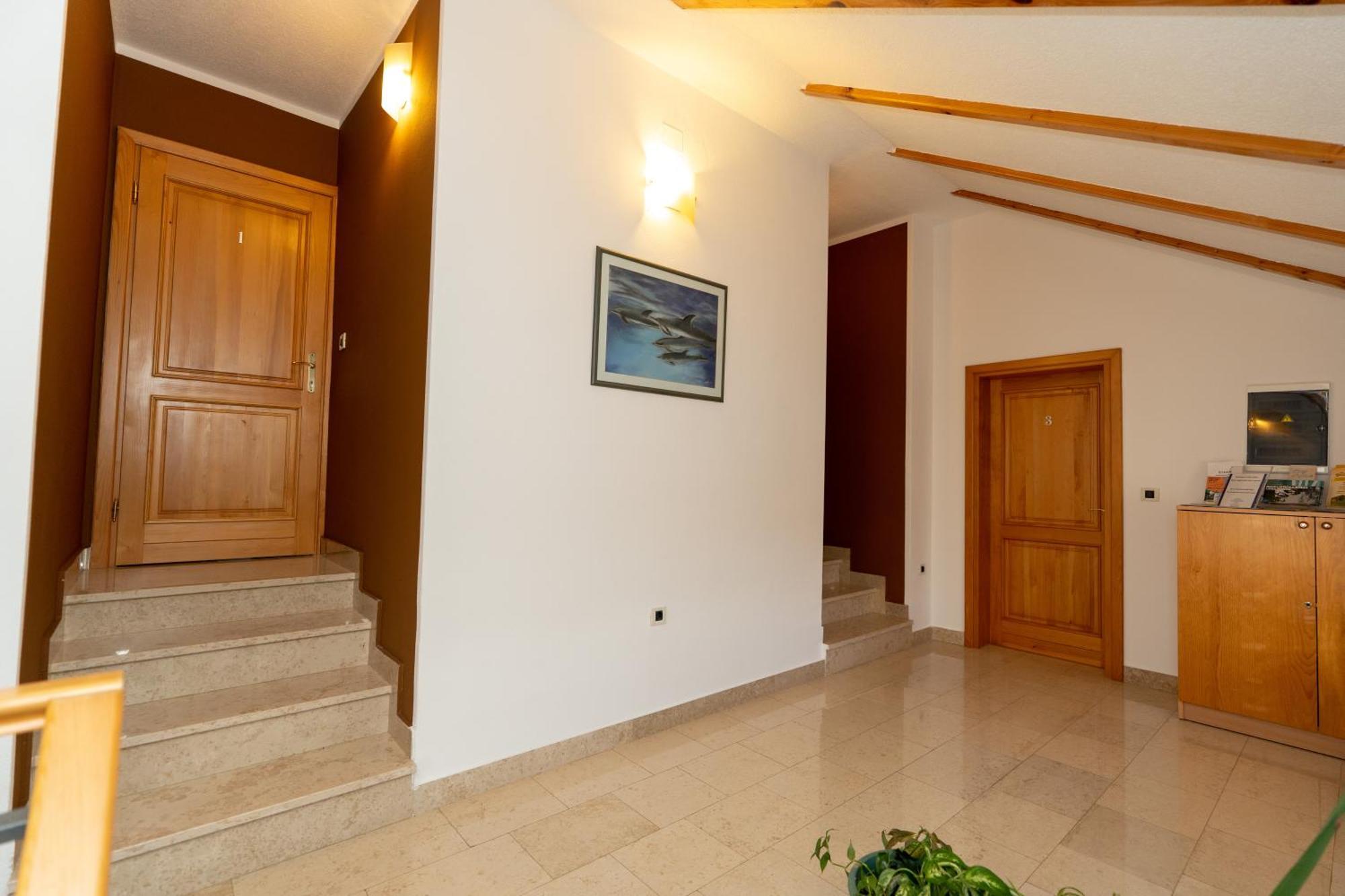 Apartman Miramare Оточац Екстер'єр фото