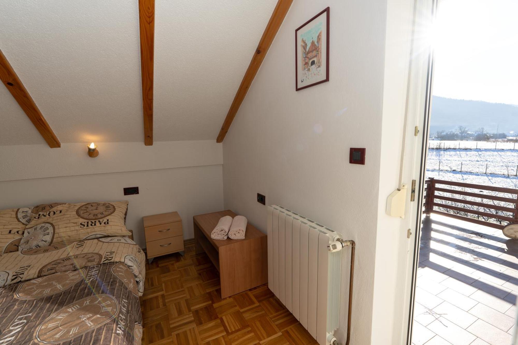 Apartman Miramare Оточац Екстер'єр фото