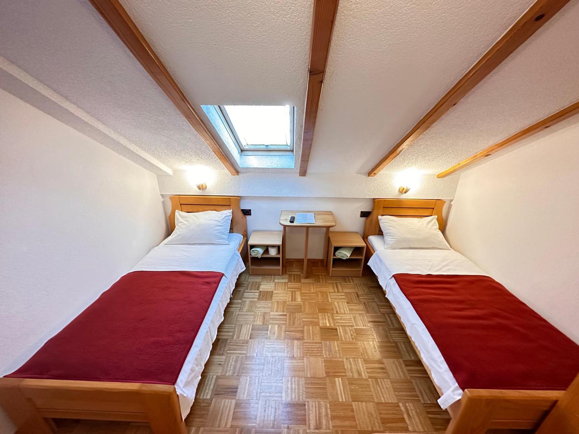 Apartman Miramare Оточац Екстер'єр фото