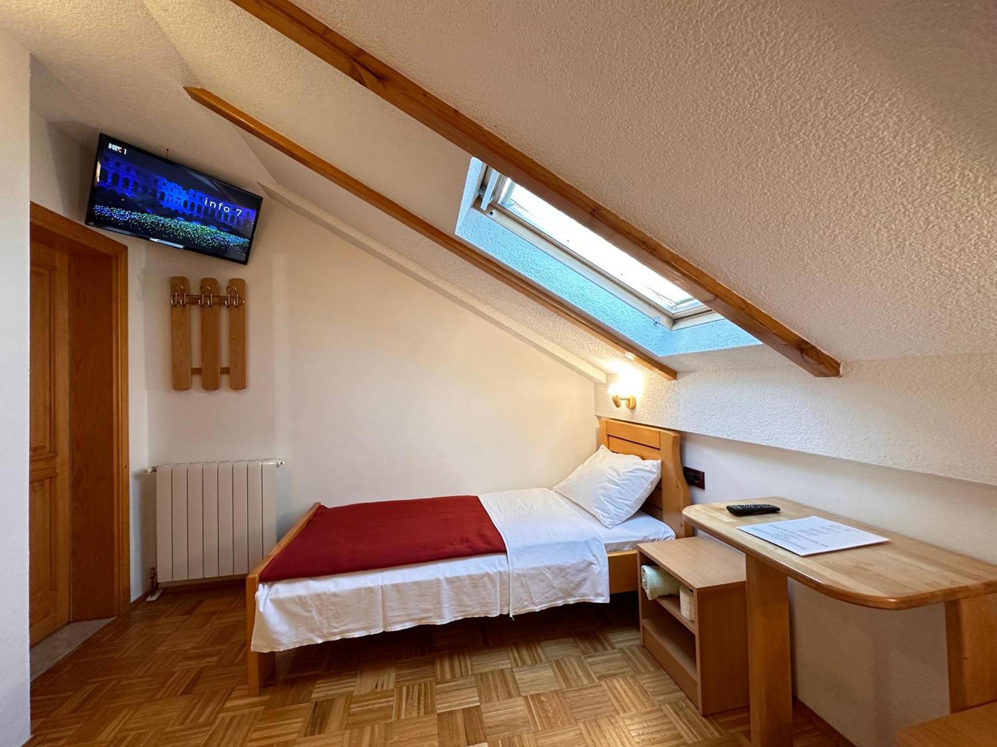 Apartman Miramare Оточац Екстер'єр фото