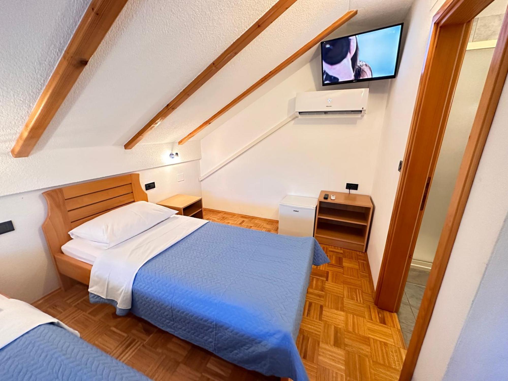 Apartman Miramare Оточац Екстер'єр фото