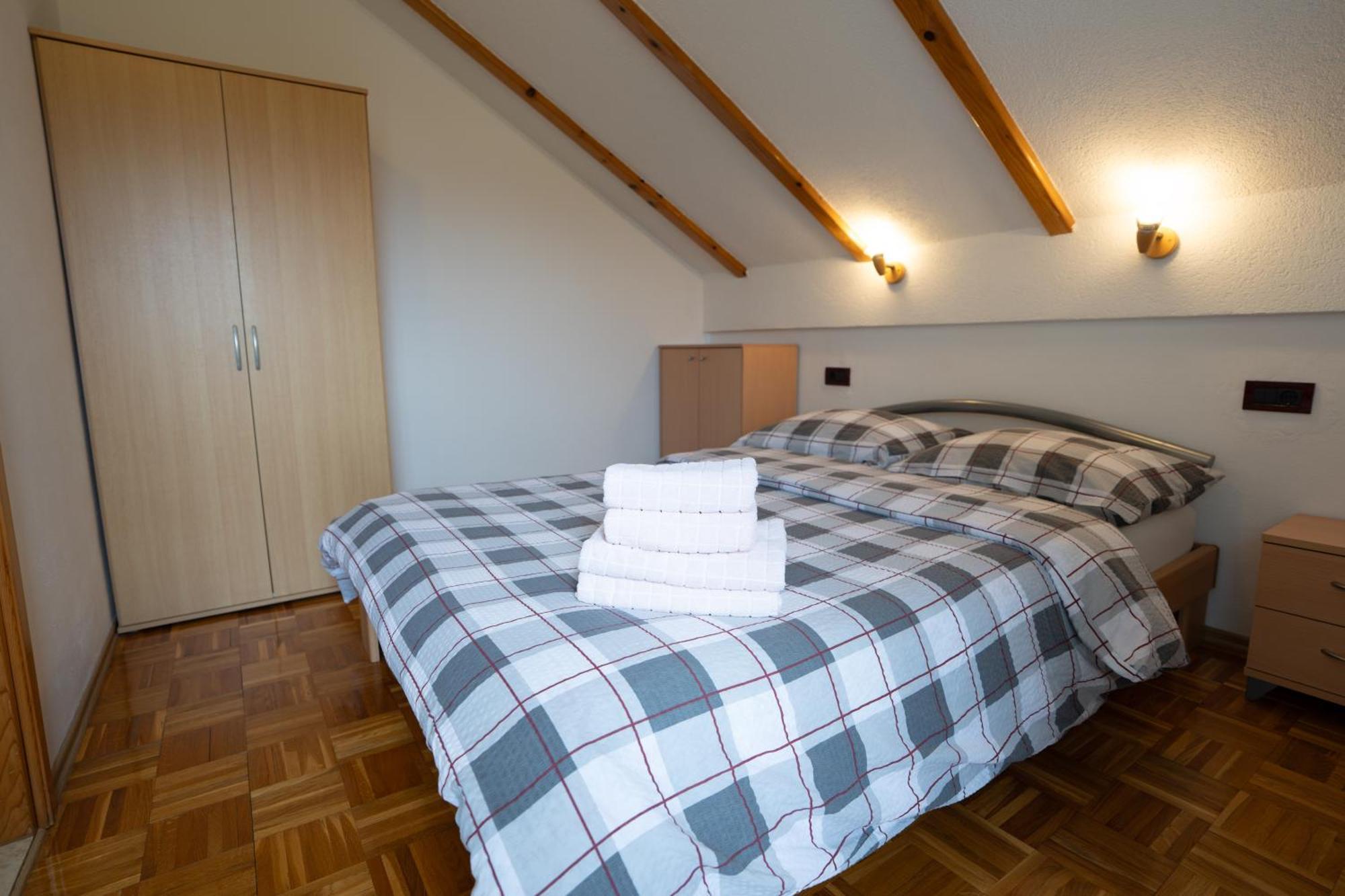 Apartman Miramare Оточац Екстер'єр фото