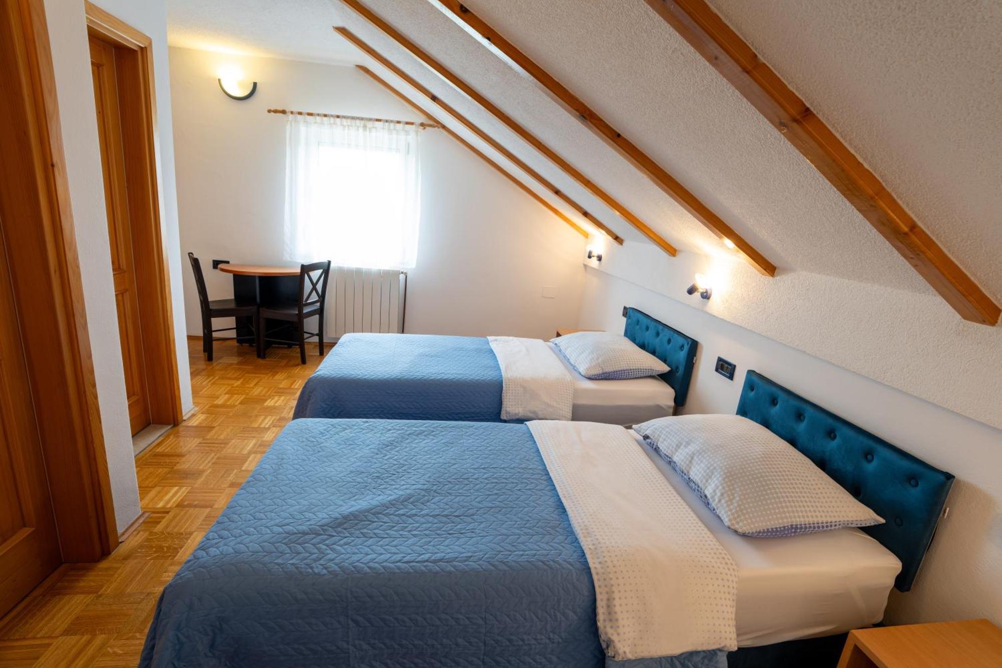 Apartman Miramare Оточац Екстер'єр фото