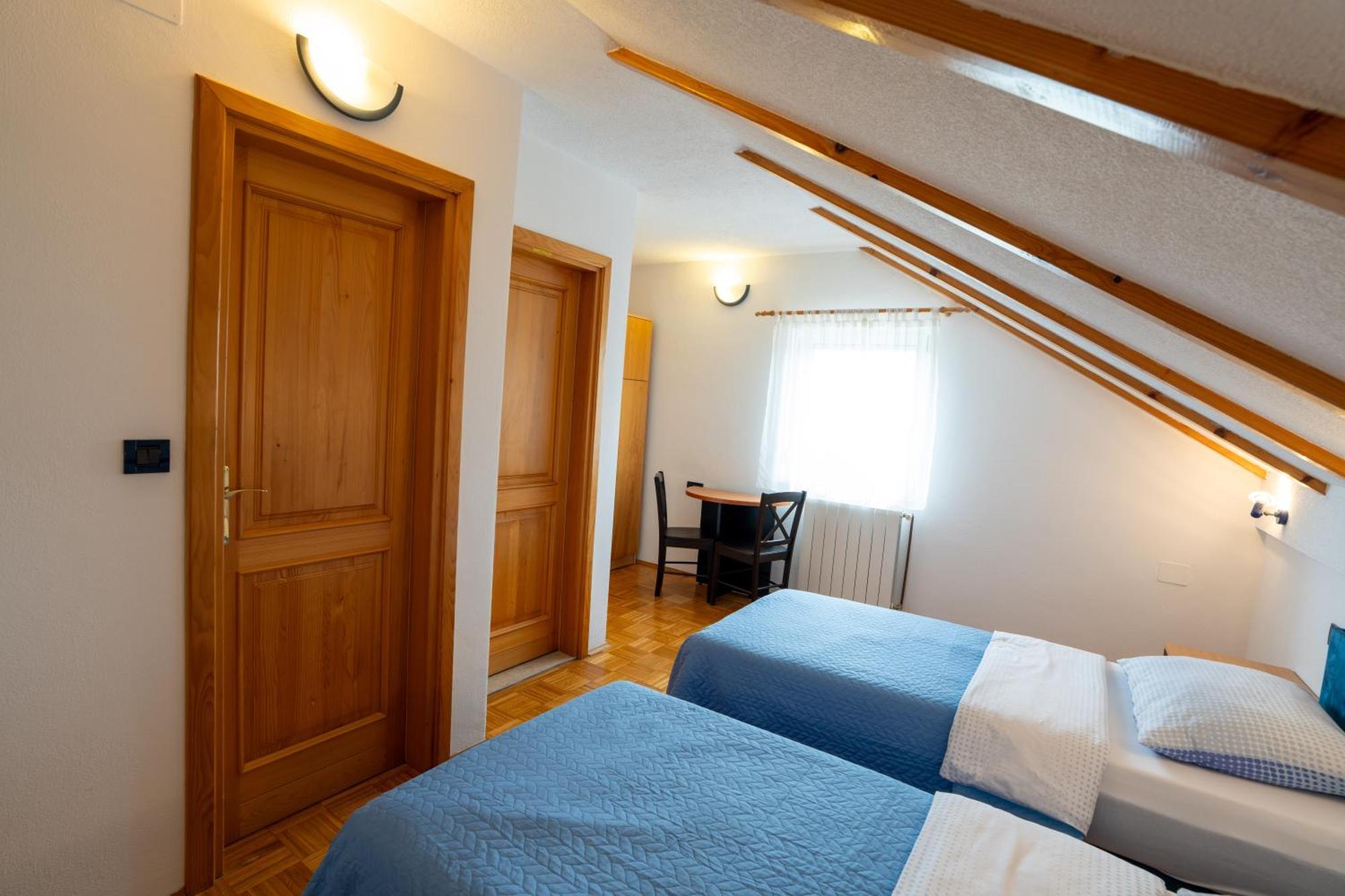 Apartman Miramare Оточац Екстер'єр фото