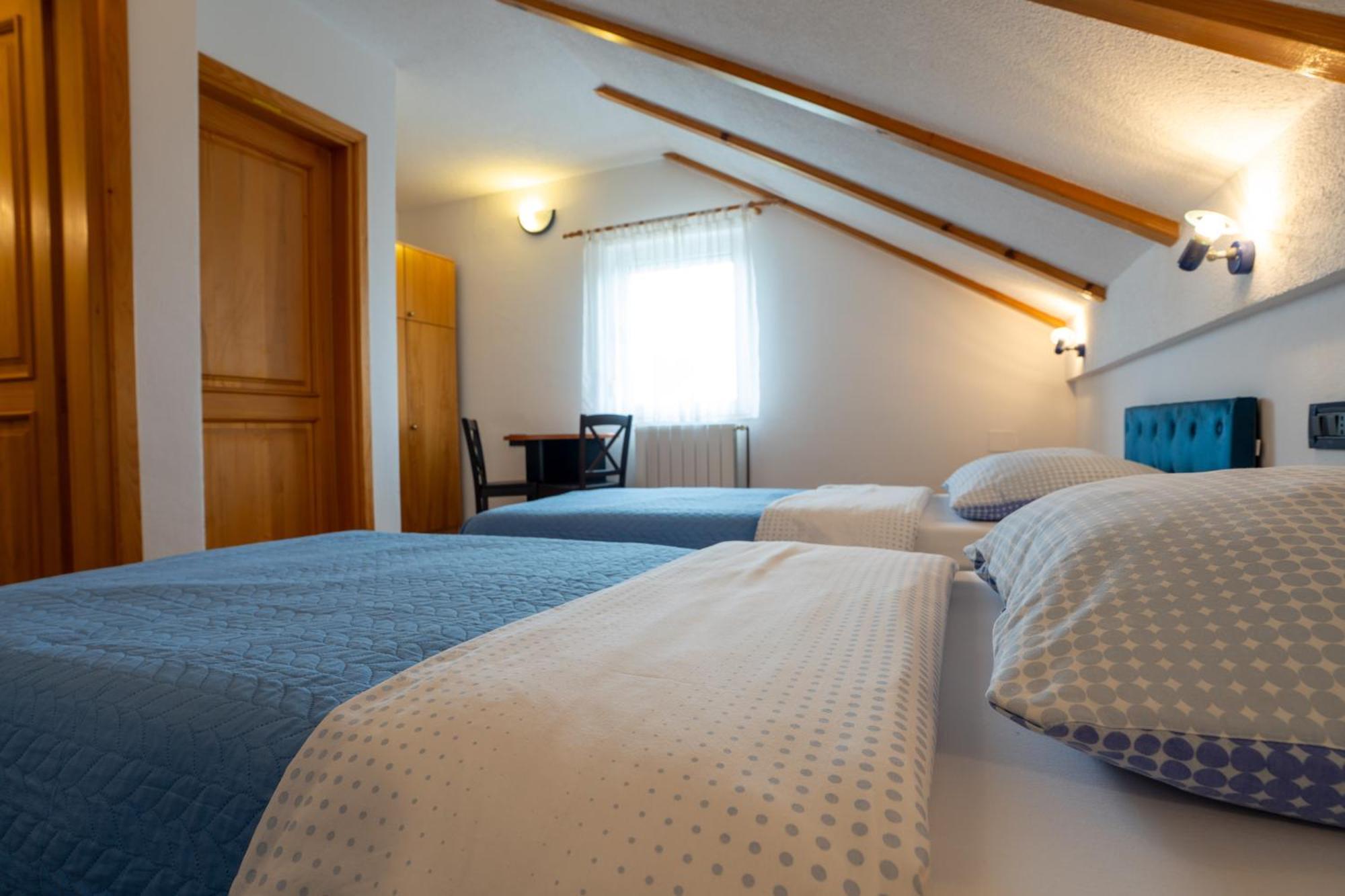 Apartman Miramare Оточац Екстер'єр фото